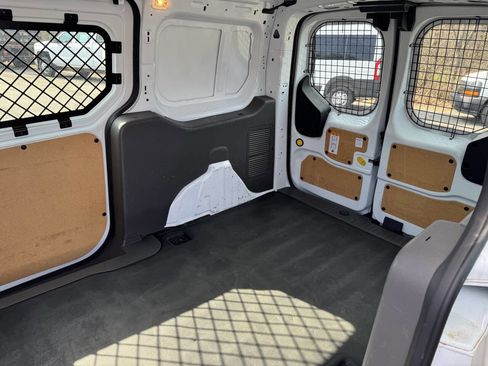 Used 2022 Ford Transit Connect XL image 6