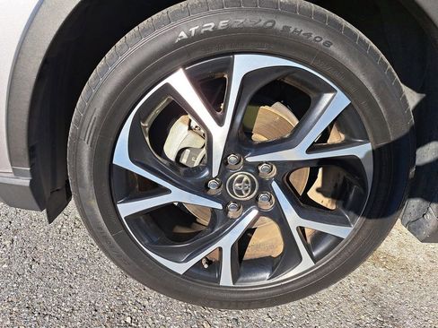 Used 2020 Toyota C-HR LE image 2