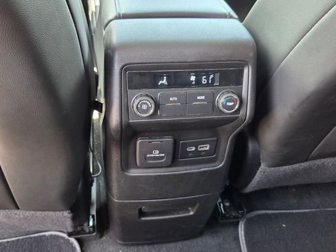 Used 2023 GMC Acadia SLT AWD/4WD image 13