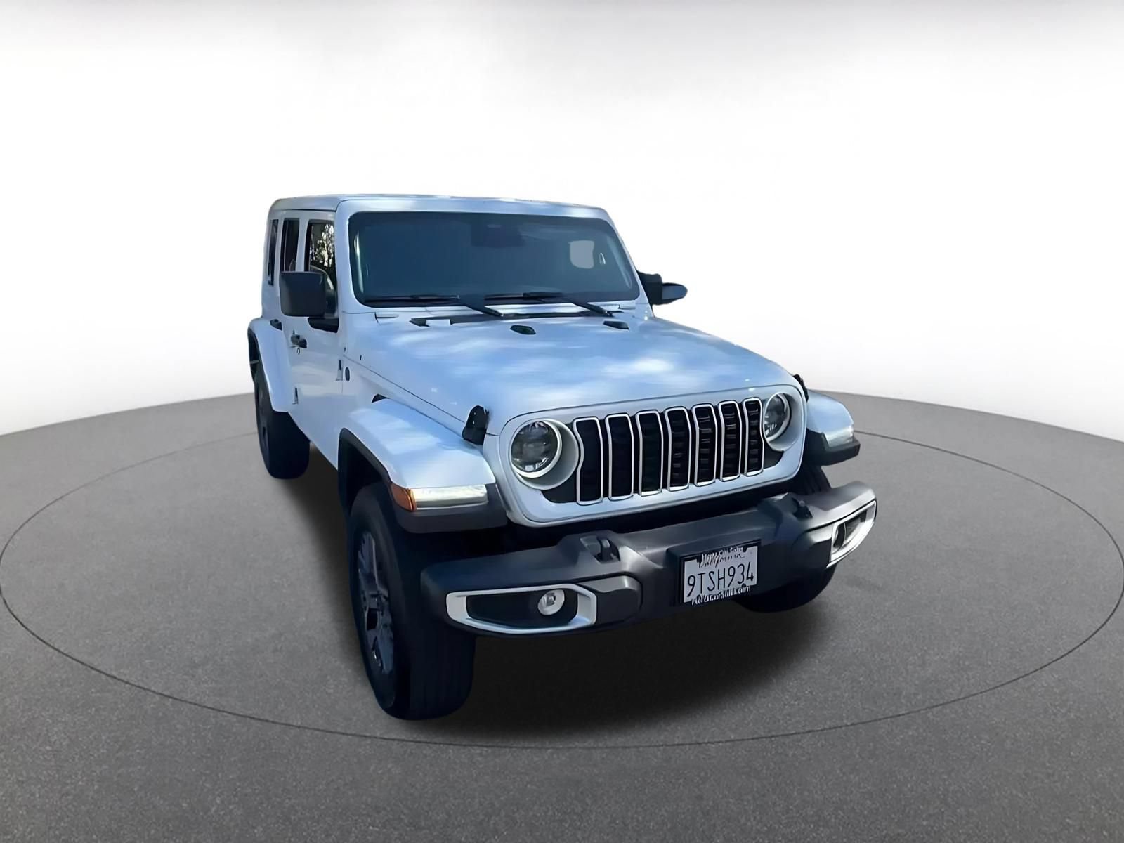Used 2025 Jeep Wrangler Unlimited Sahara AWD/4WD image 3