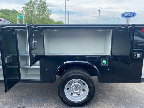 New 2026 Ford F550 4x4 Crew Cab image 23