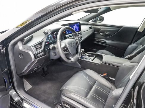 Used 2025 Lexus ES 300h w/ Accessory Package (Z2) FWD image 18