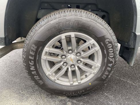 Used 2024 Chevrolet Colorado LT w/ LT Convenience Package II image 9