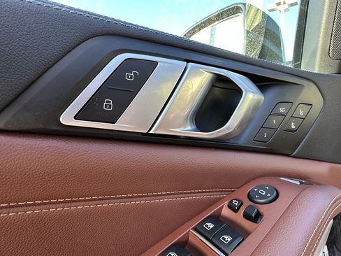 Used 2020 BMW X5 xDrive40i w/ Executive Package image 21