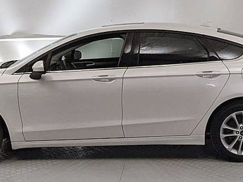 Used 2020 Ford Fusion SE image 5