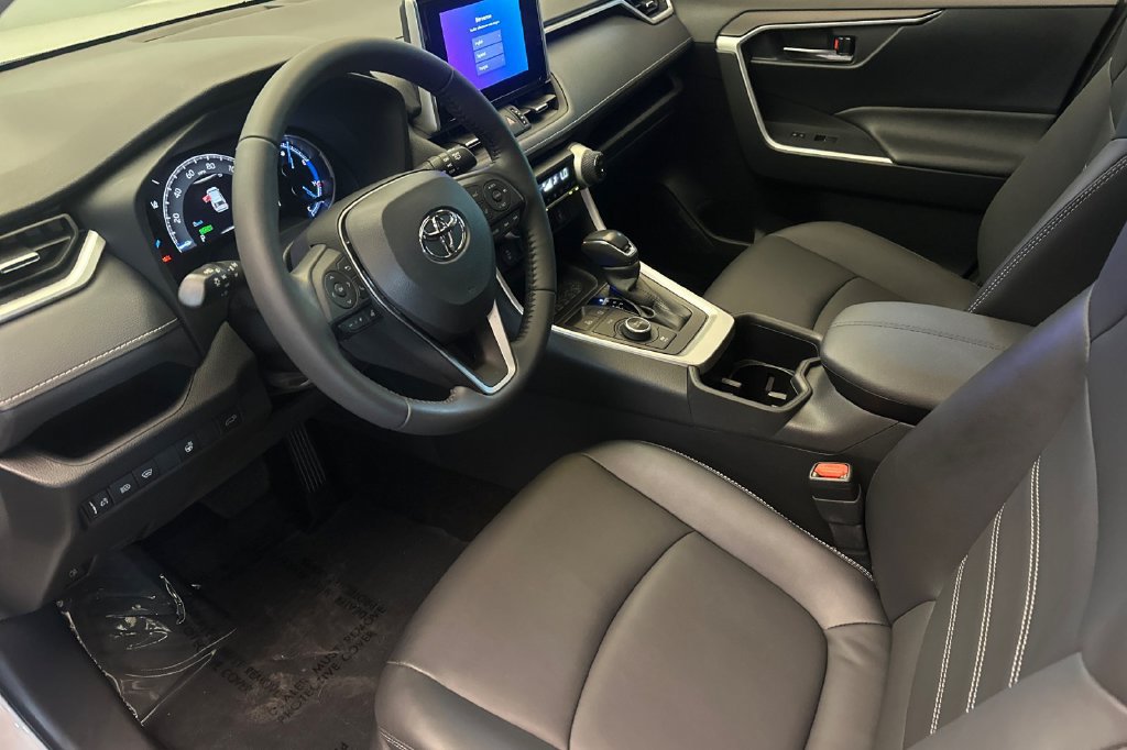 Used 2023 Toyota RAV4 XLE Premium AWD/4WD image 10