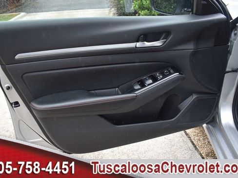 Used 2024 Nissan Altima 2.5 SR FWD image 16
