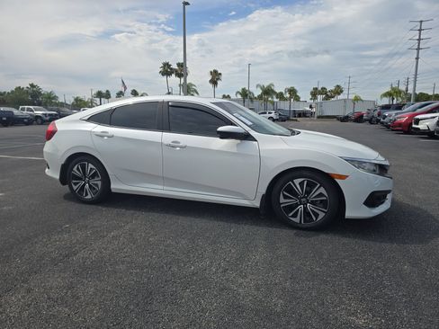 Used 2018 Honda Civic EX-L image 2