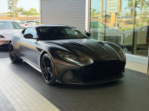 Used 2021 Aston Martin DBS Superleggera RWD image 5