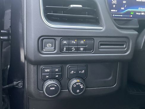 Used 2023 Chevrolet Suburban Z71 w/ Luxury Package image 13