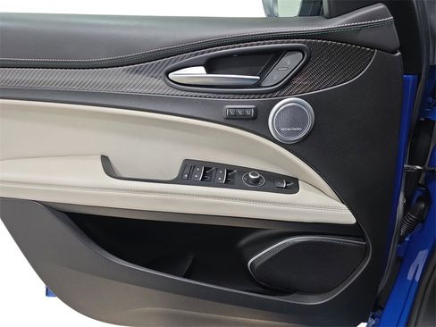 Used 2020 Alfa Romeo Stelvio Quadrifoglio image 32