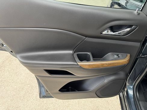 Used 2019 GMC Acadia SLE AWD/4WD image 40