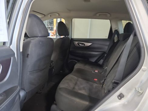 Used 2016 Nissan Rogue SV image 10