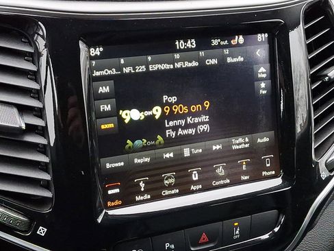 Used 2019 Jeep Cherokee Limited w/ Technology Group image 17