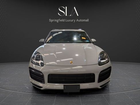 Used 2020 Porsche Cayenne w/ Premium Package AWD/4WD image 2