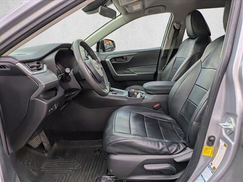 Used 2019 Toyota RAV4 LE image 18