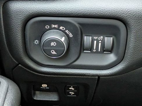 Used 2025 RAM 1500 Big Horn AWD/4WD image 25