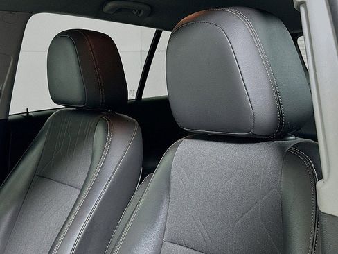 Used 2022 Chevrolet Trax LT w/ Midnight Edition image 19