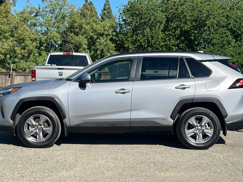 Used 2023 Toyota RAV4 XLE w/ Convenience Package image 7