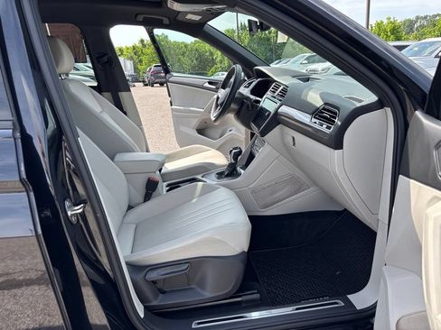 Certified 2023 Volkswagen Tiguan SE R-Line FWD image 24