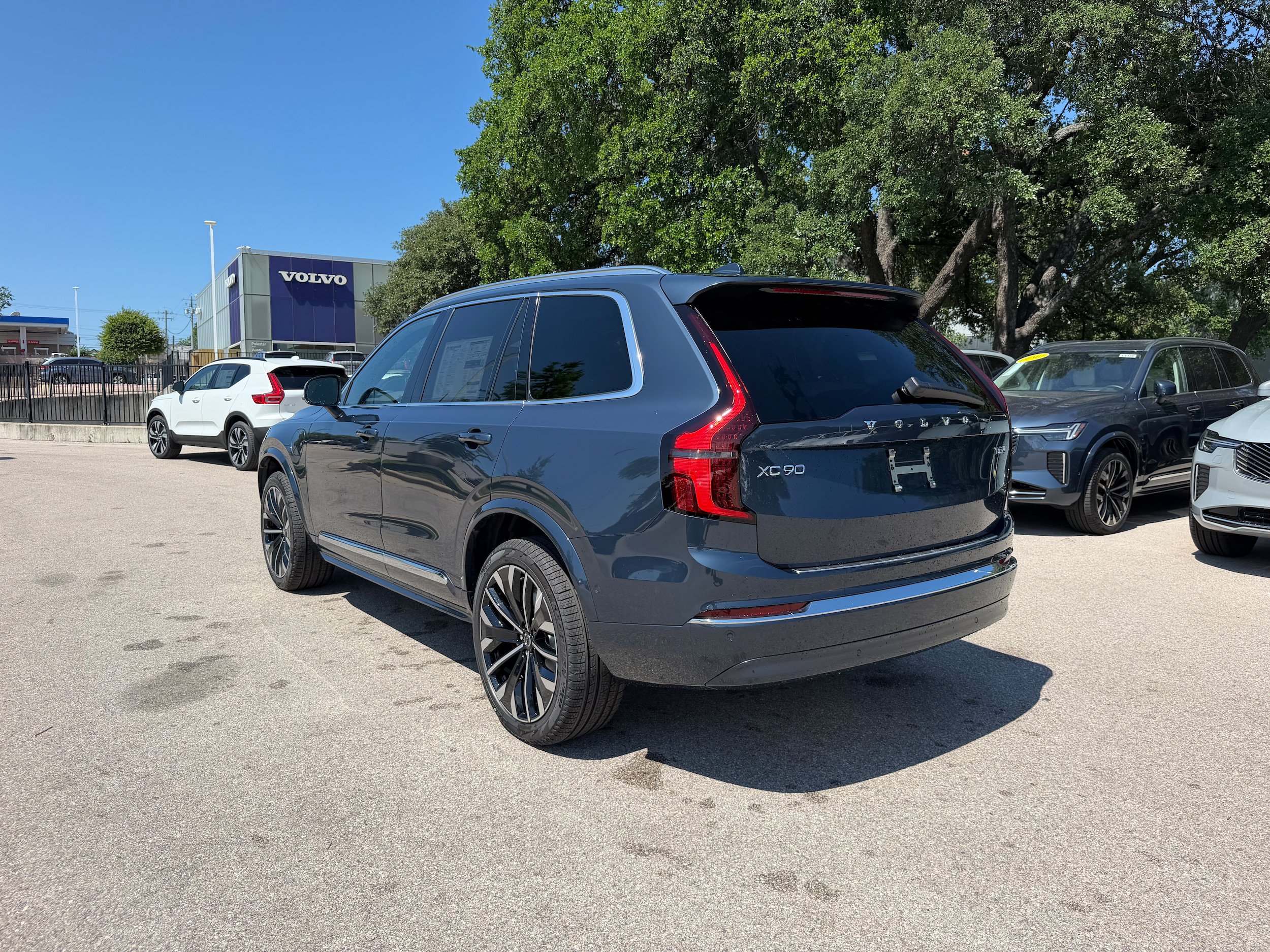 New 2026 Volvo XC90 T8 Plus w/ Protection Package Premier AWD/4WD image 4