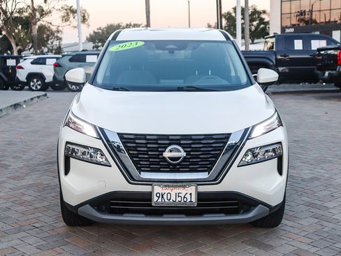 Used 2023 Nissan Rogue SV image 2