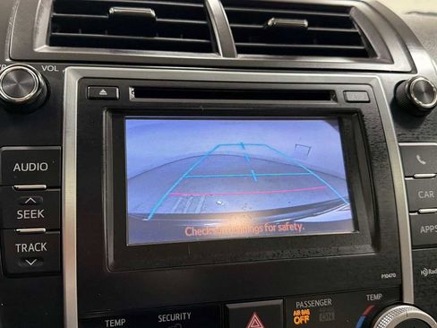 Used 2013 Toyota Camry XLE w/ Convenience Pkg image 19