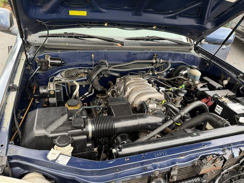 Used 2003 Toyota Sequoia SR5 image 17