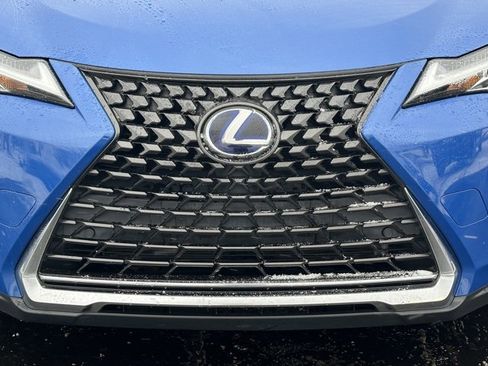 Used 2022 Lexus UX 250h w/ Premium Package image 9