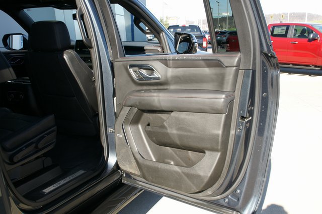 Used 2022 Chevrolet Suburban RST w/ Sport Performance Package AWD/4WD image 32