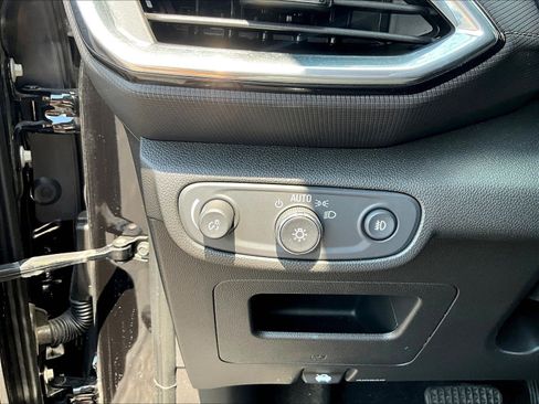 Used 2023 Chevrolet TrailBlazer LT FWD image 36