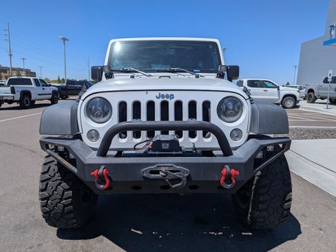 Used 2016 Jeep Wrangler Unlimited Rubicon w/ Connectivity Group AWD/4WD image 5