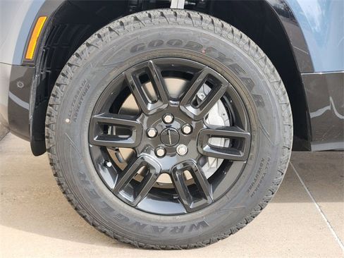 New 2026 Land Rover Defender 110 X-Dynamic SE image 7