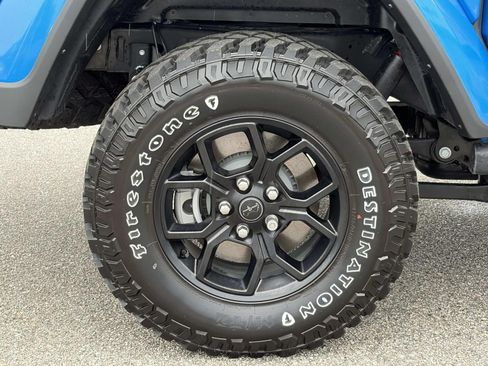 Used 2024 Jeep Gladiator Sport AWD/4WD image 7