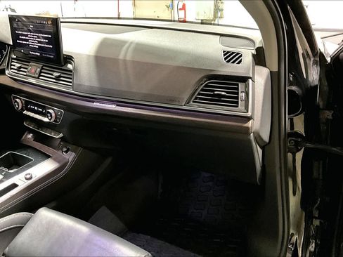 Used 2021 Audi Q5 Prestige w/ Prestige Package image 18