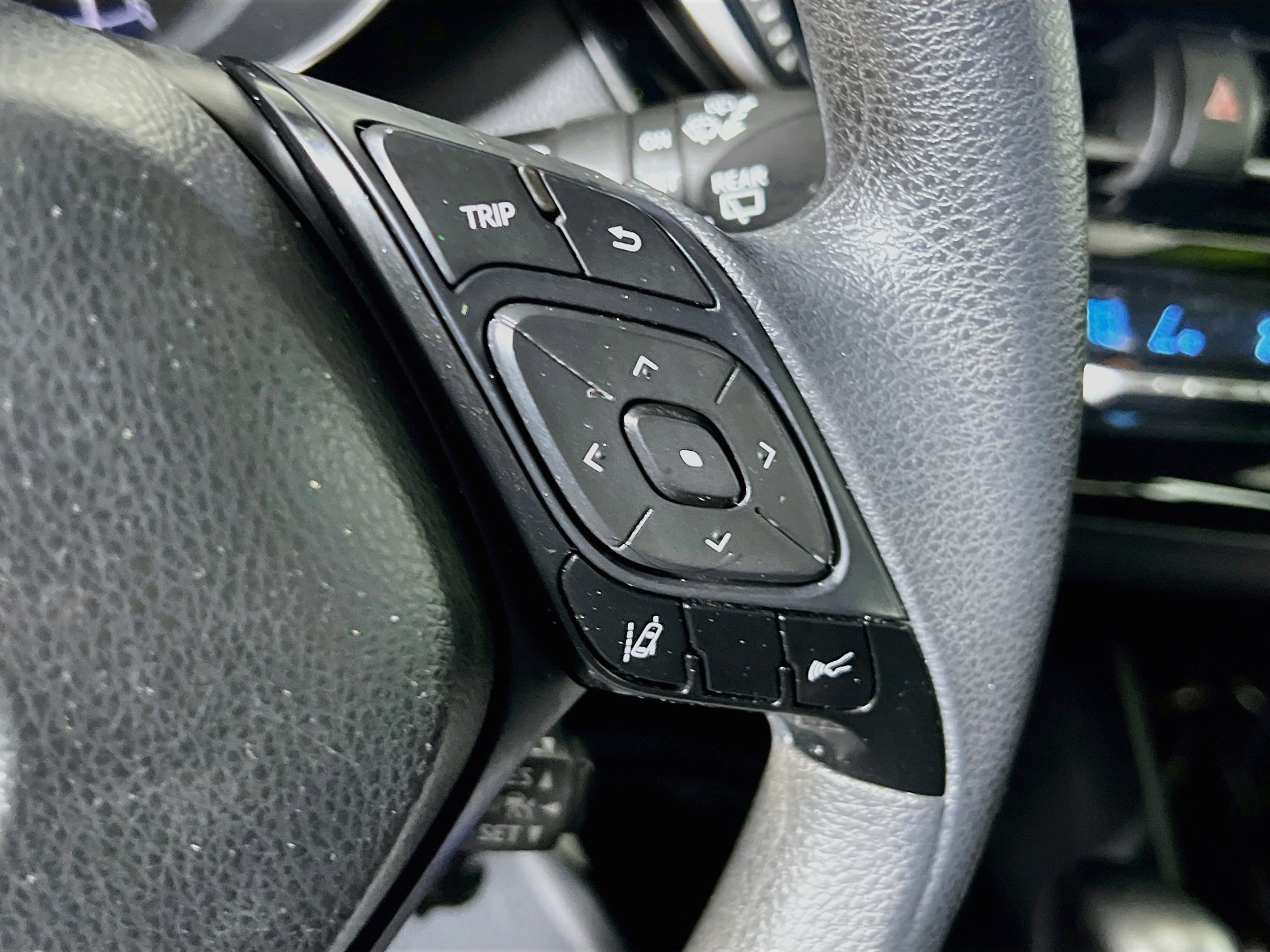 Used 2019 Toyota C-HR LE FWD image 20