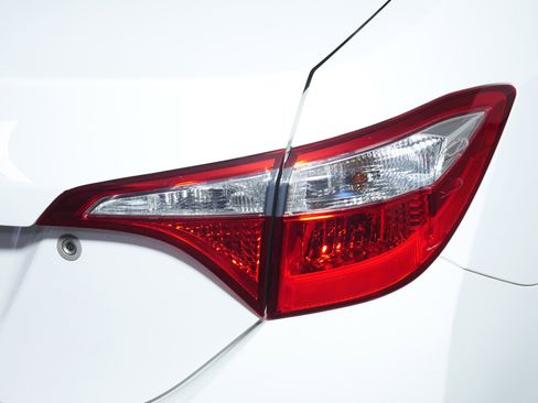 Used 2015 Toyota Corolla L image 17
