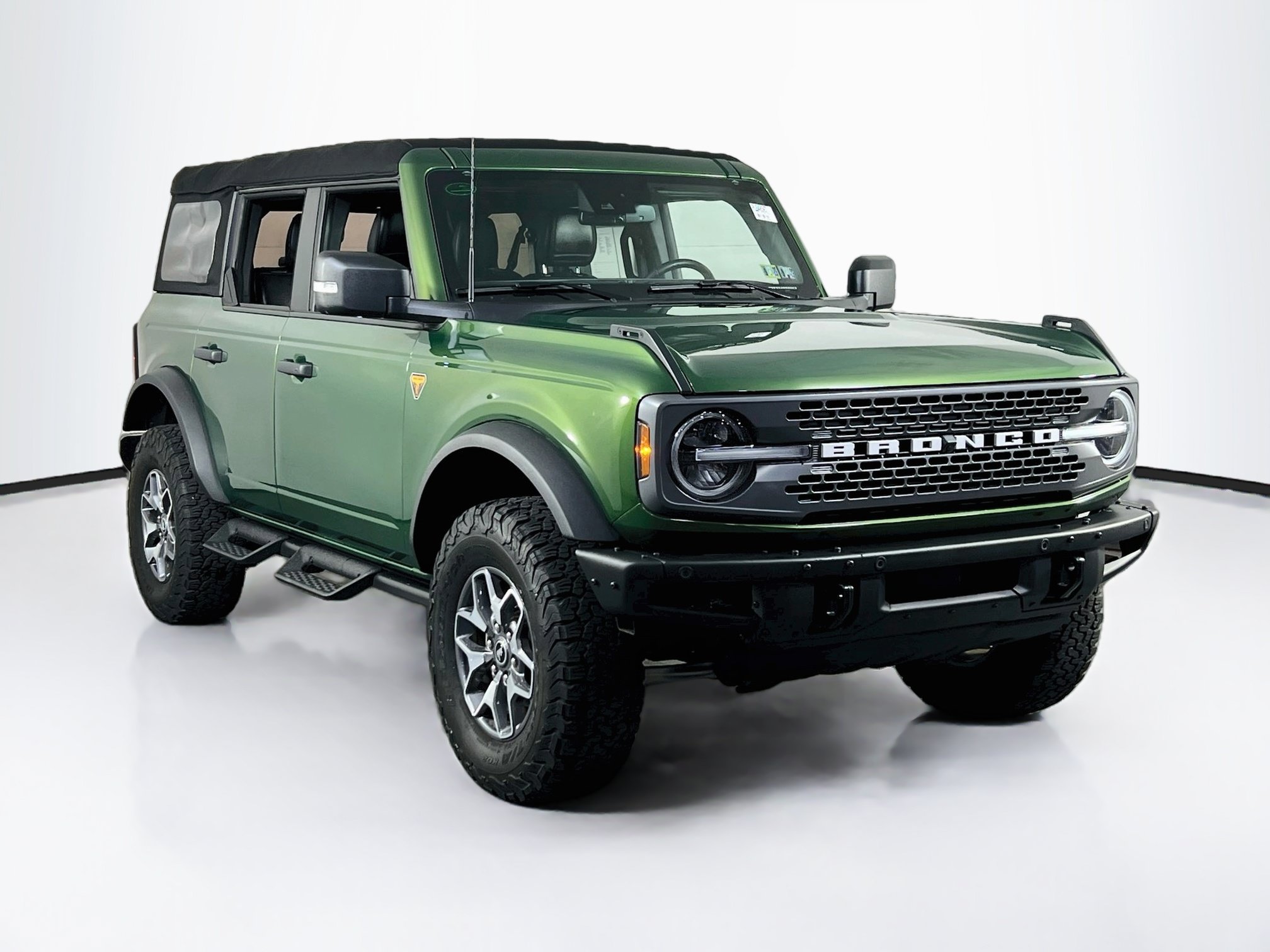 Used 2023 Ford Bronco Badlands AWD/4WD image 3