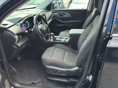 Used 2021 Chevrolet Traverse LT image 23
