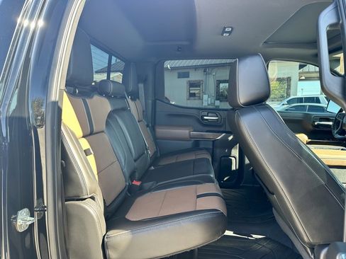 Used 2019 Chevrolet Silverado 1500 High Country w/ Technology Package image 12