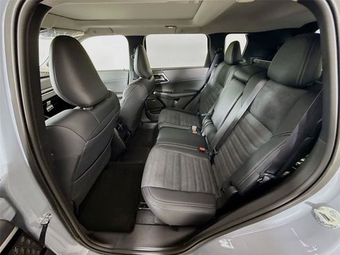 New 2026 Mitsubishi Outlander SE AWD/4WD image 3