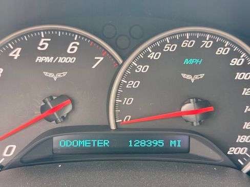 Used 2005 Chevrolet Corvette Convertible w/ Preferred Equipment Group RWD image 27