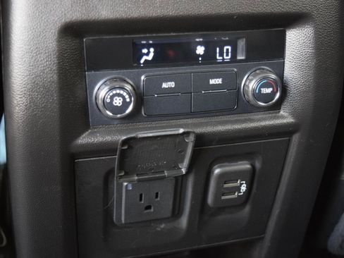 Used 2019 Chevrolet Traverse LT w/ LT Premium Package image 38