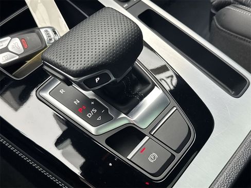 Certified 2024 Audi Q5 e Premium Plus image 20