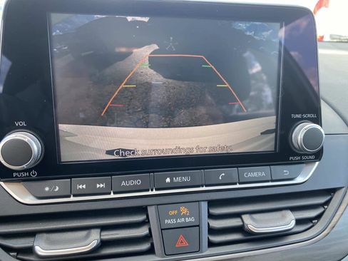 Used 2024 Nissan Altima 2.5 SV image 12