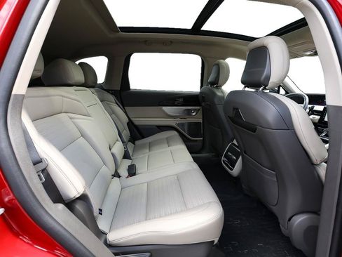 Certified 2025 Lincoln Nautilus Reserve AWD/4WD image 24