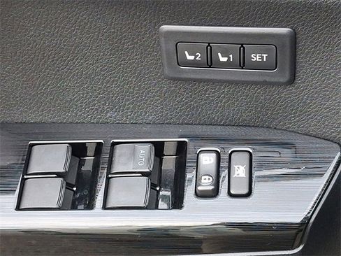 Used 2017 Toyota RAV4 Limited image 23