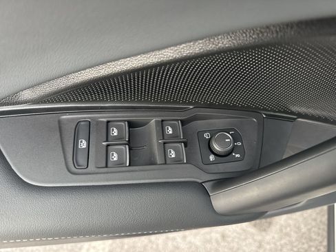 Certified 2025 Volkswagen Tiguan SEL R-Line image 24