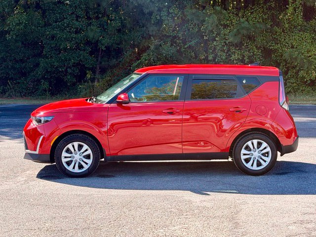 Used 2025 Kia Soul LX FWD image 3
