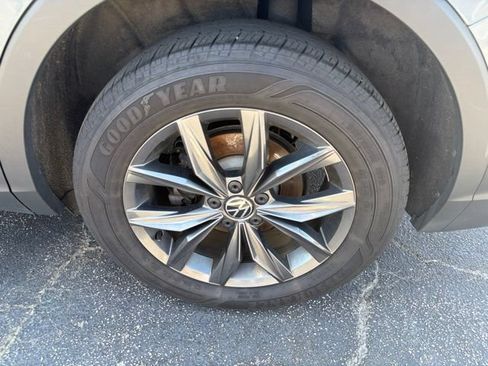 Used 2024 Volkswagen Tiguan SE AWD/4WD image 28